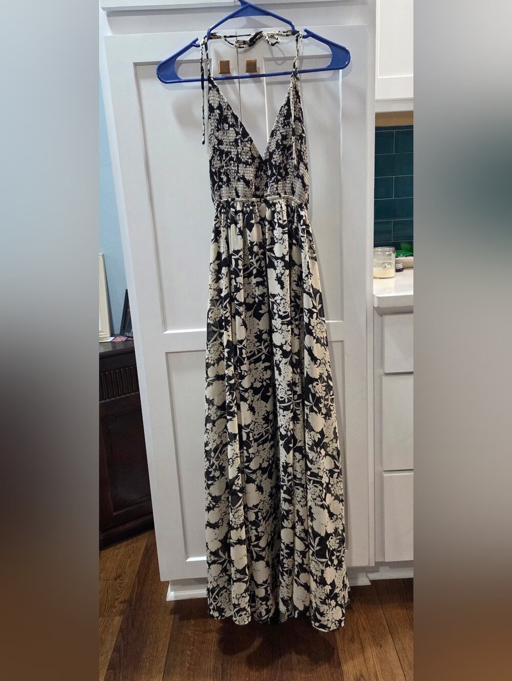 Aakaa Black and Cream Floral V-Neck Maxi Dress